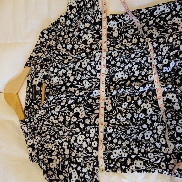 Pretty black and white blouse - Picture 6 of 6